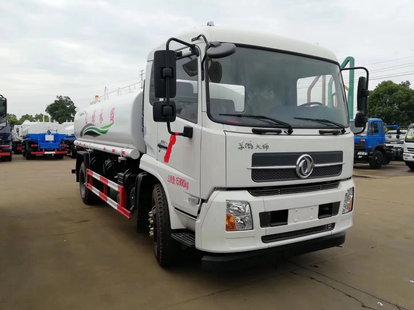 东风天锦12吨洒水车