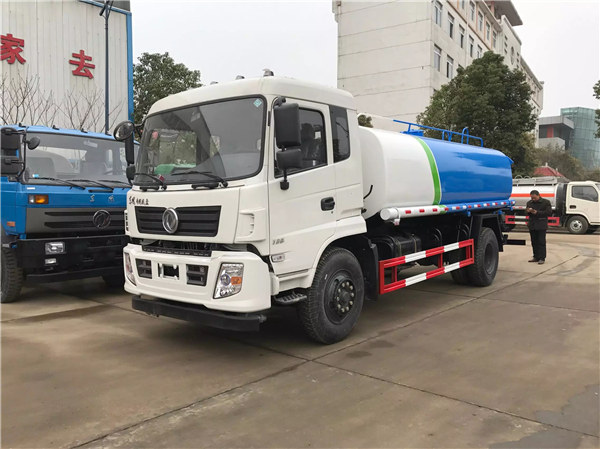 东风专底10吨洒水车